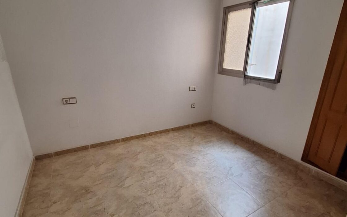 Апартаменты 74 кв.м с террасой в Торревьехе у моря