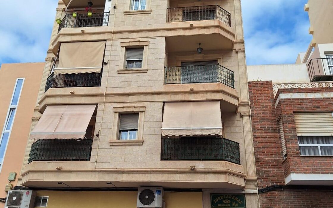 Апартаменты 74 кв.м с террасой в Торревьехе у моря