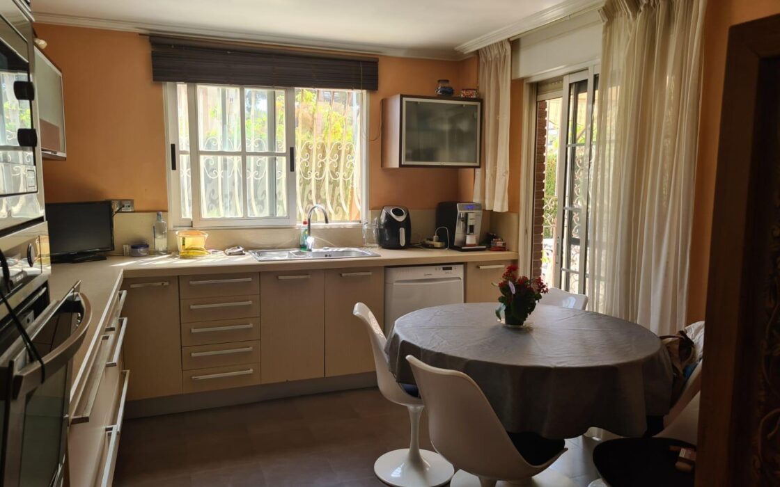 Бунгало в Ла-Альбуферете, 4 комнаты, терраса, 650 м до моря