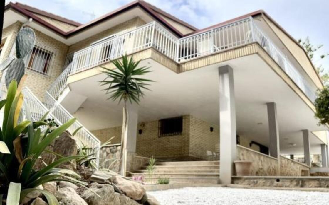 Вілла в Оріуела Коста з терасою 328 кв.м 5 кімнат