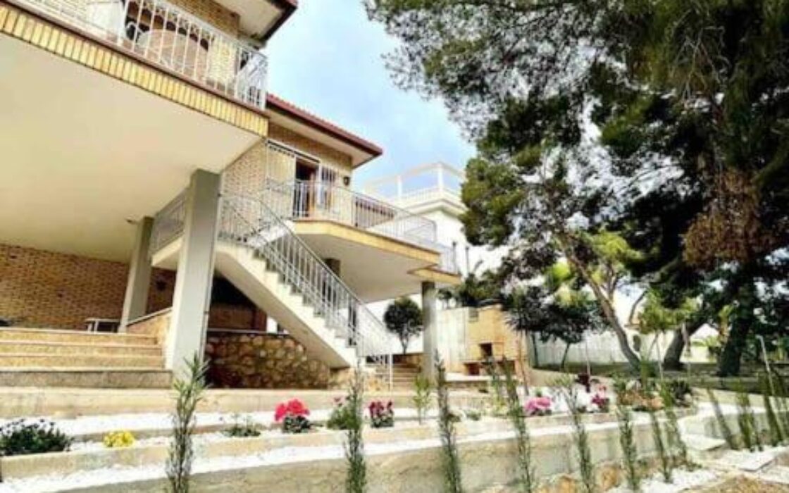 Вілла в Оріуела Коста з терасою 328 кв.м 5 кімнат