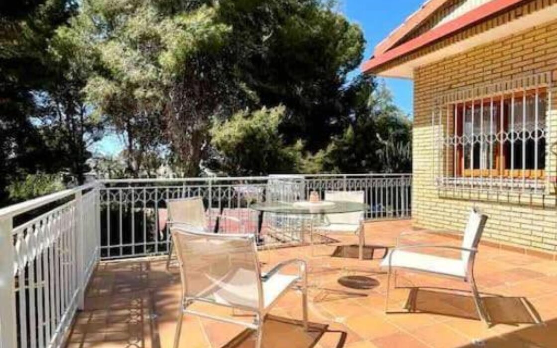 Вілла в Оріуела Коста з терасою 328 кв.м 5 кімнат