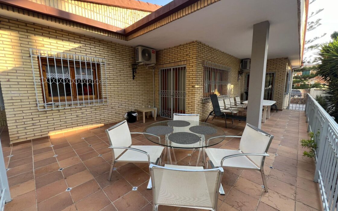 Вілла в Оріуела Коста з терасою 328 кв.м 5 кімнат