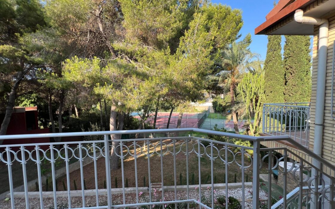 Вілла в Оріуела Коста з терасою 328 кв.м 5 кімнат