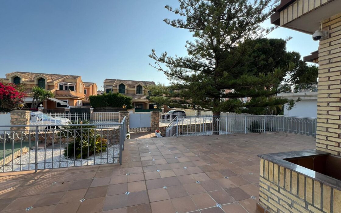 Вілла в Оріуела Коста з терасою 328 кв.м 5 кімнат