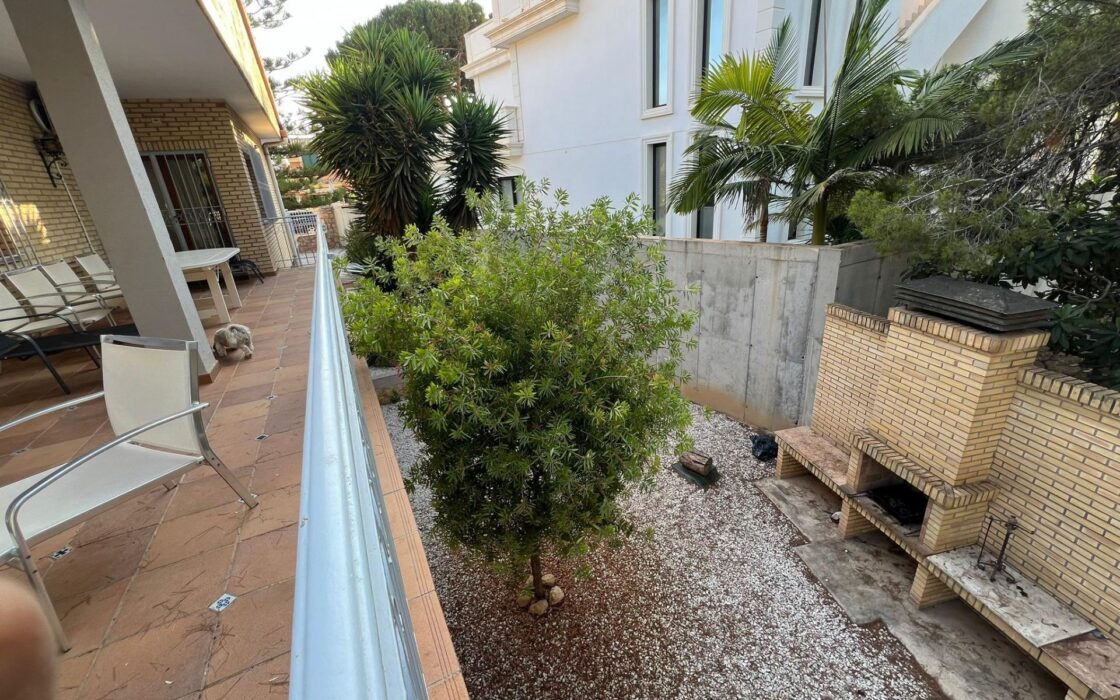 Вілла в Оріуела Коста з терасою 328 кв.м 5 кімнат