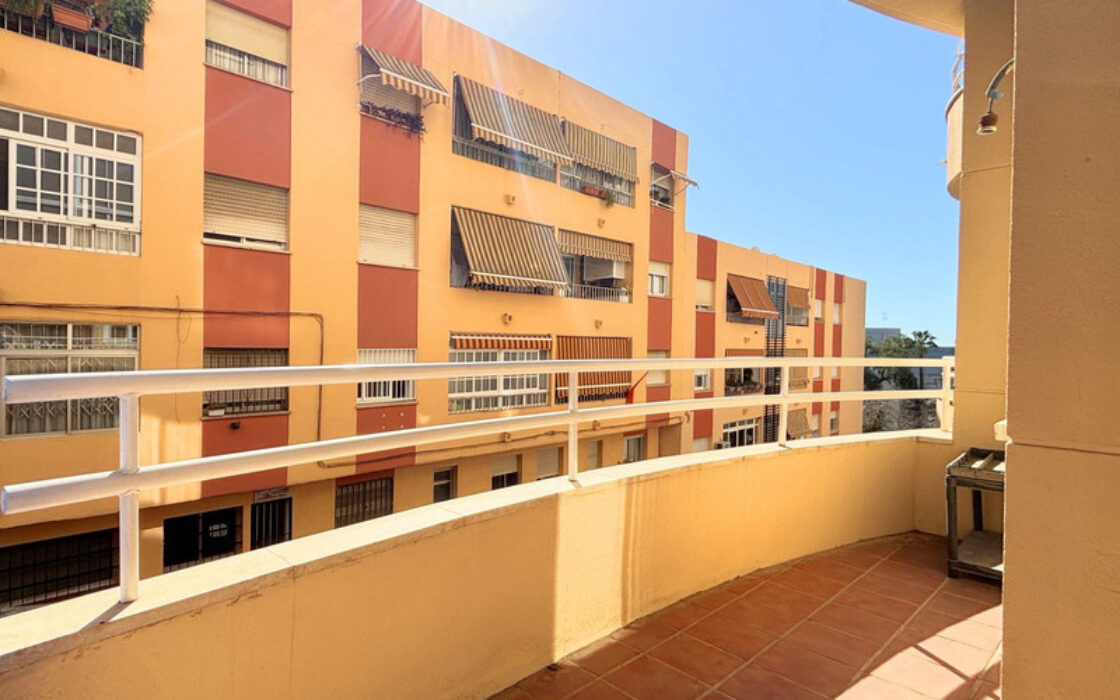 Квартира в центре Марбельи с террасой и 3 спальнями