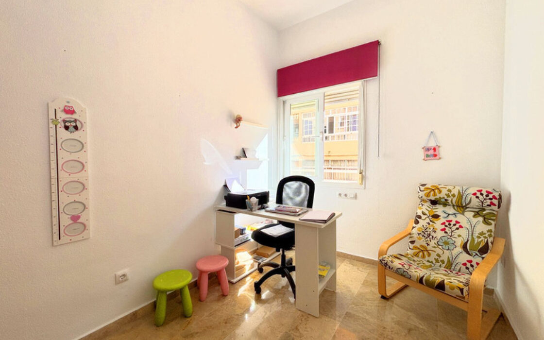 Квартира в центре Марбельи с террасой и 3 спальнями