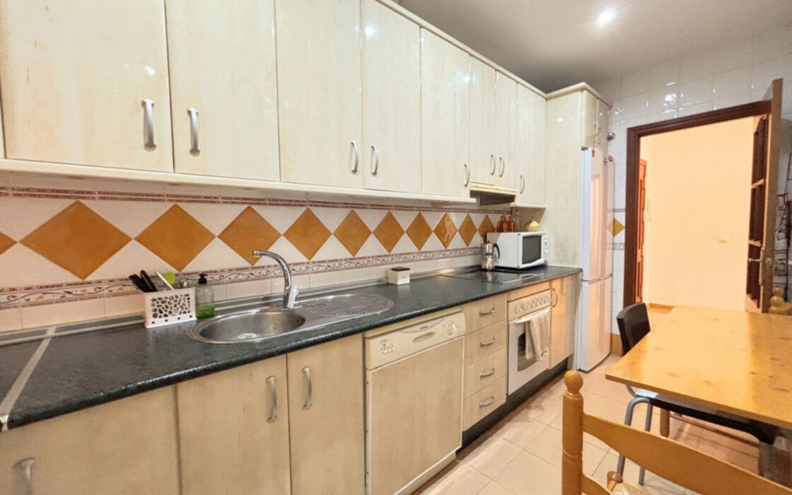 Квартира в центре Марбельи с террасой и 3 спальнями