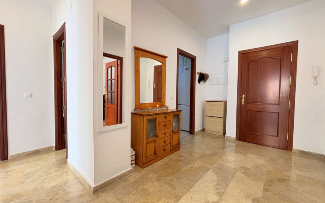 Квартира в центре Марбельи с террасой и 3 спальнями