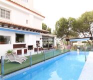 Дом в Ориуэла Коста 4 комнаты с террасой и бассейном