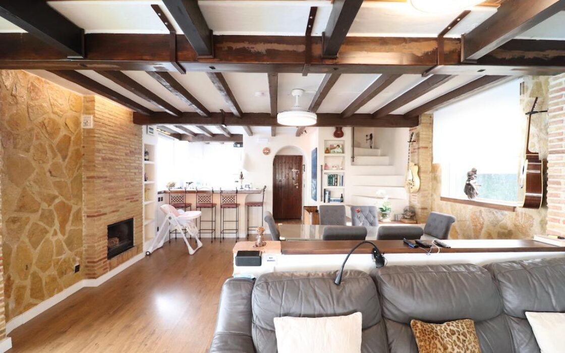 Дом в Ориуэла Коста 4 комнаты с террасой и бассейном