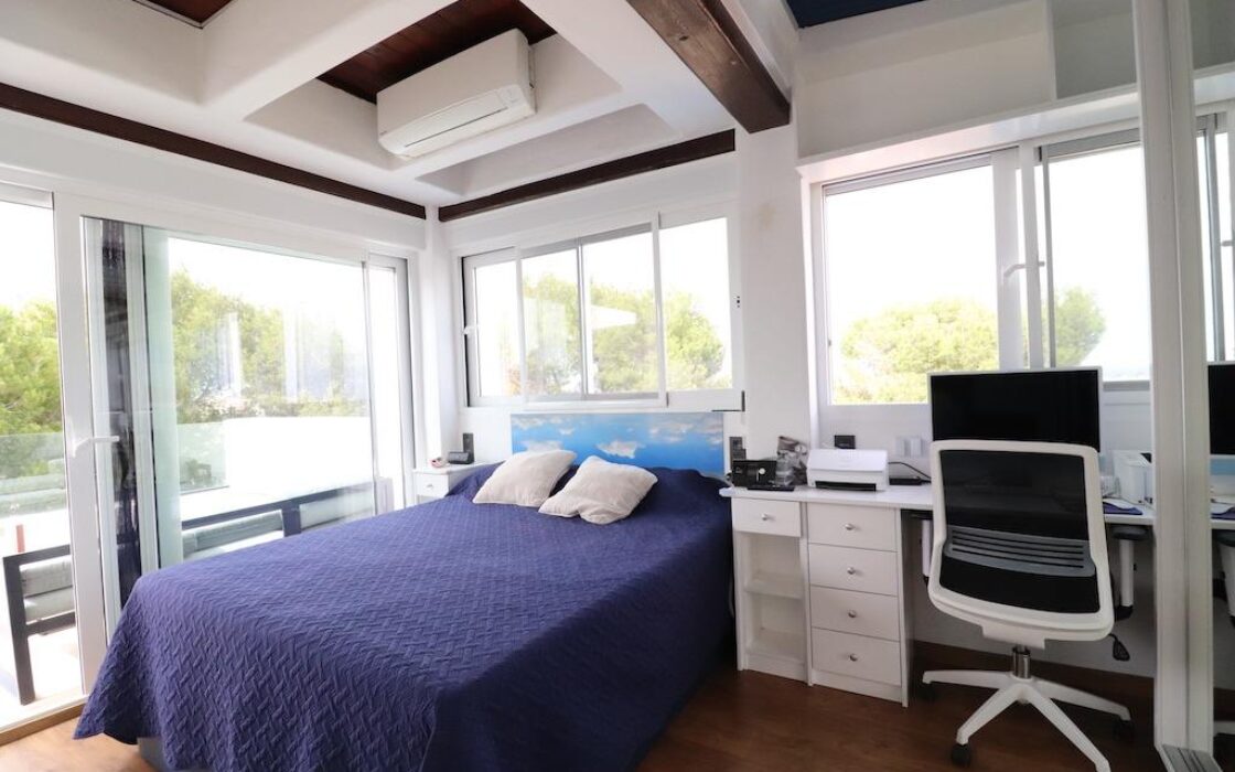 Дом в Ориуэла Коста 4 комнаты с террасой и бассейном