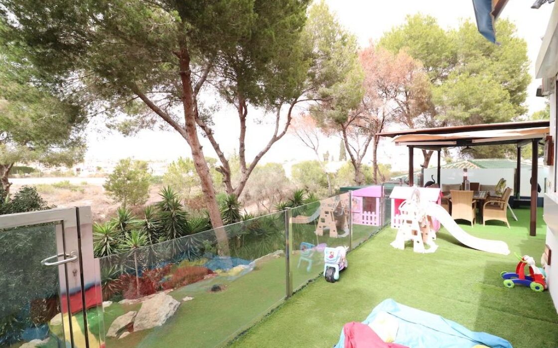 Дом в Ориуэла Коста 4 комнаты с террасой и бассейном