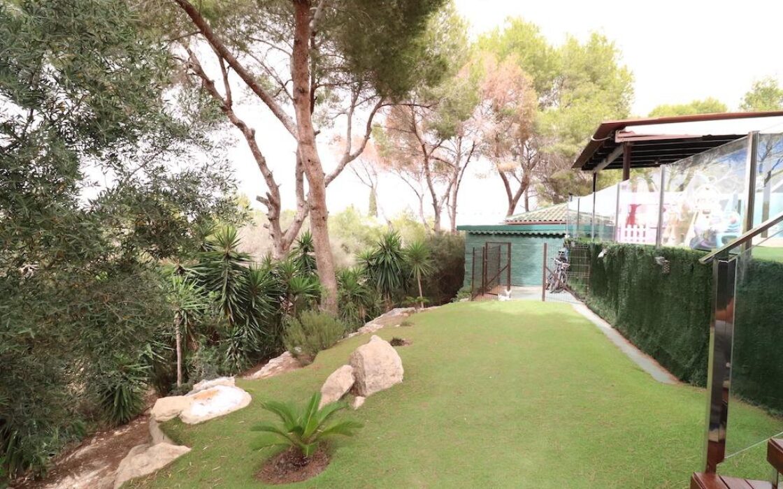 Дом в Ориуэла Коста 4 комнаты с террасой и бассейном