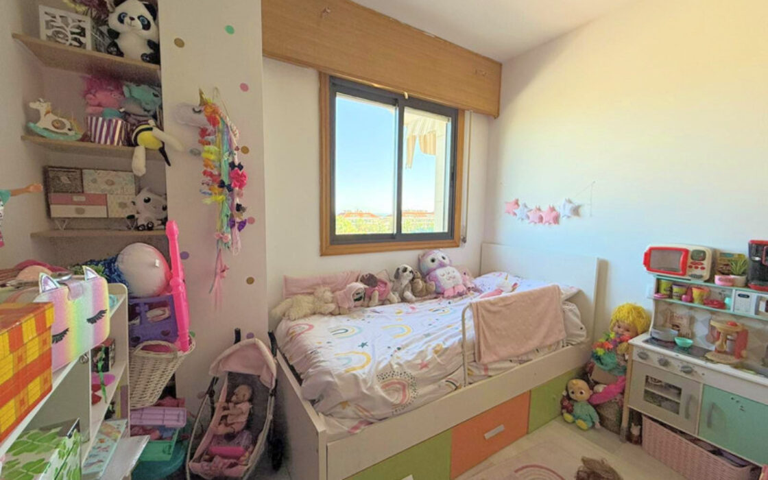 Квартира з терасою в Сабинильясі, 115 кв.м, до моря 10 хв.