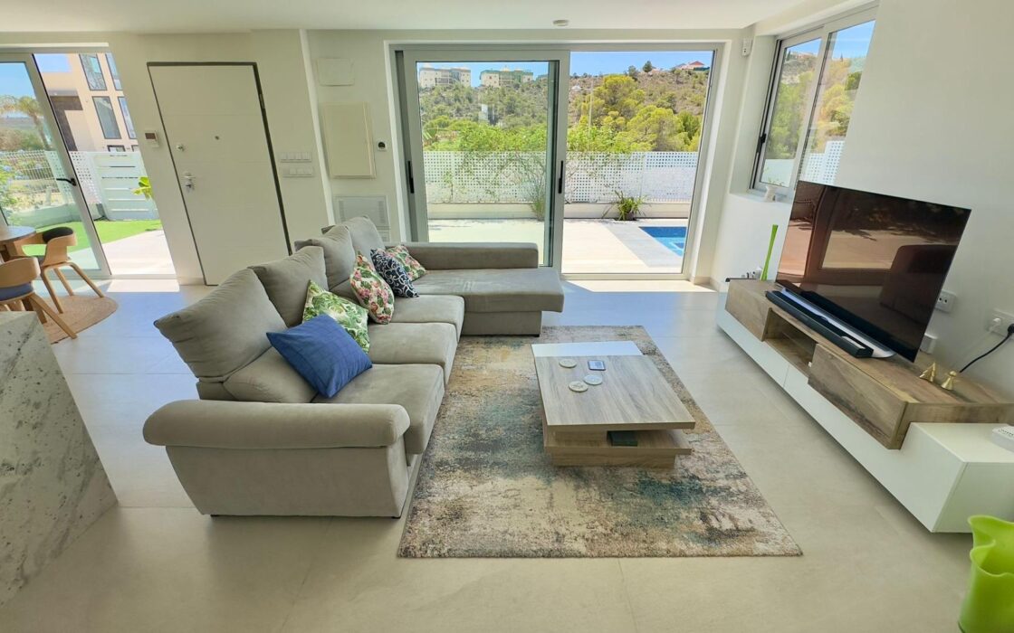 Вилла в Финестрате с террасой и видом на море 182 кв.м