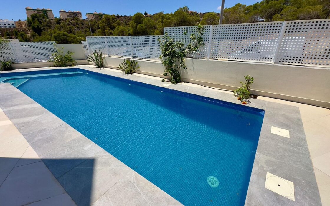 Вилла в Финестрате с террасой и видом на море 182 кв.м