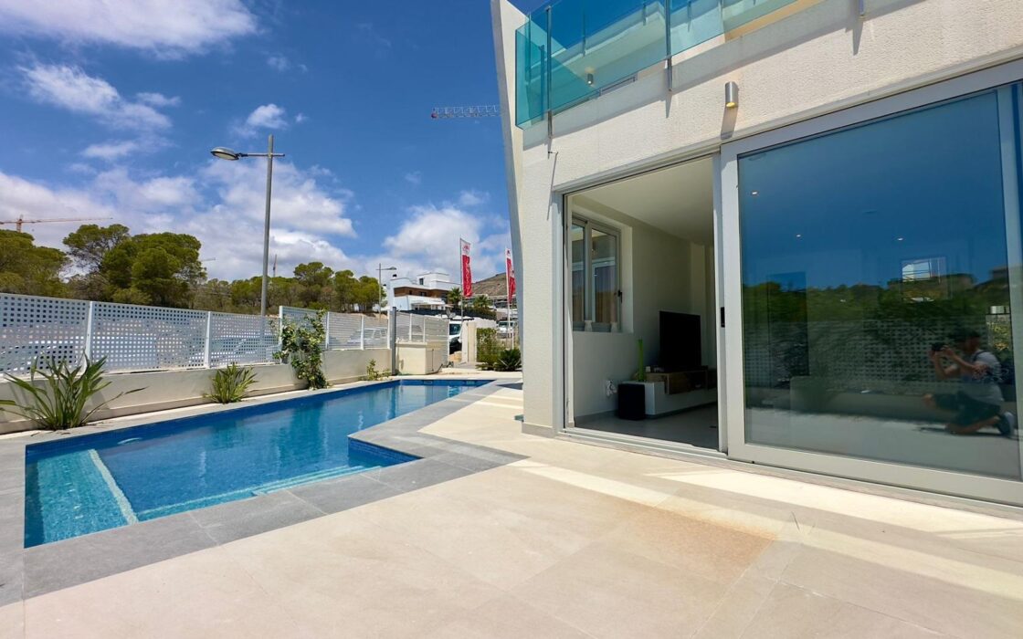 Вилла в Финестрате с террасой и видом на море 182 кв.м