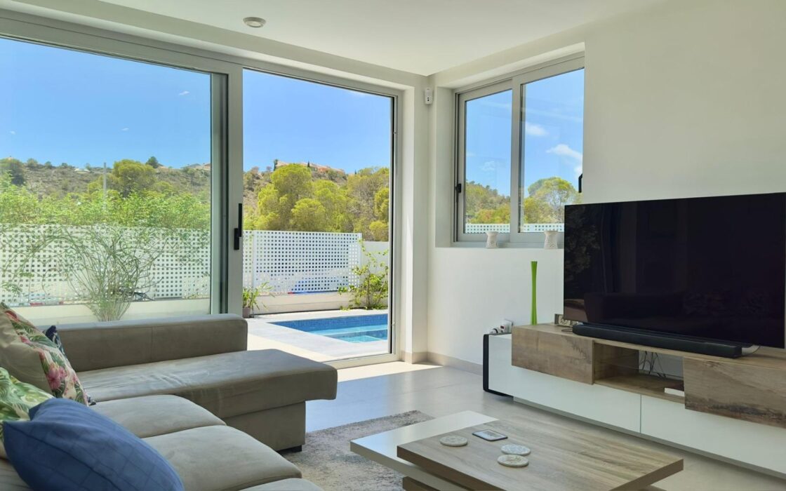 Вилла в Финестрате с террасой и видом на море 182 кв.м