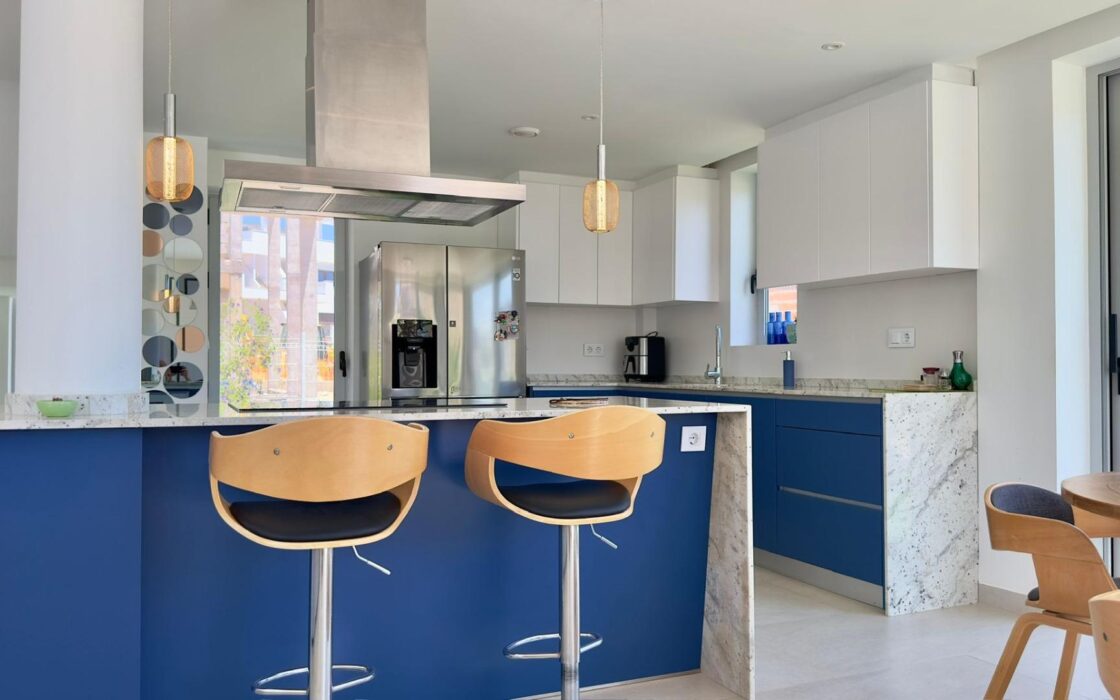 Вилла в Финестрате с террасой и видом на море 182 кв.м