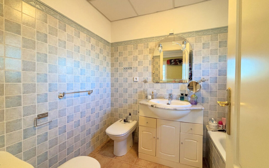 Квартира с террасой в Касаресе, 80 кв.м, вид на море