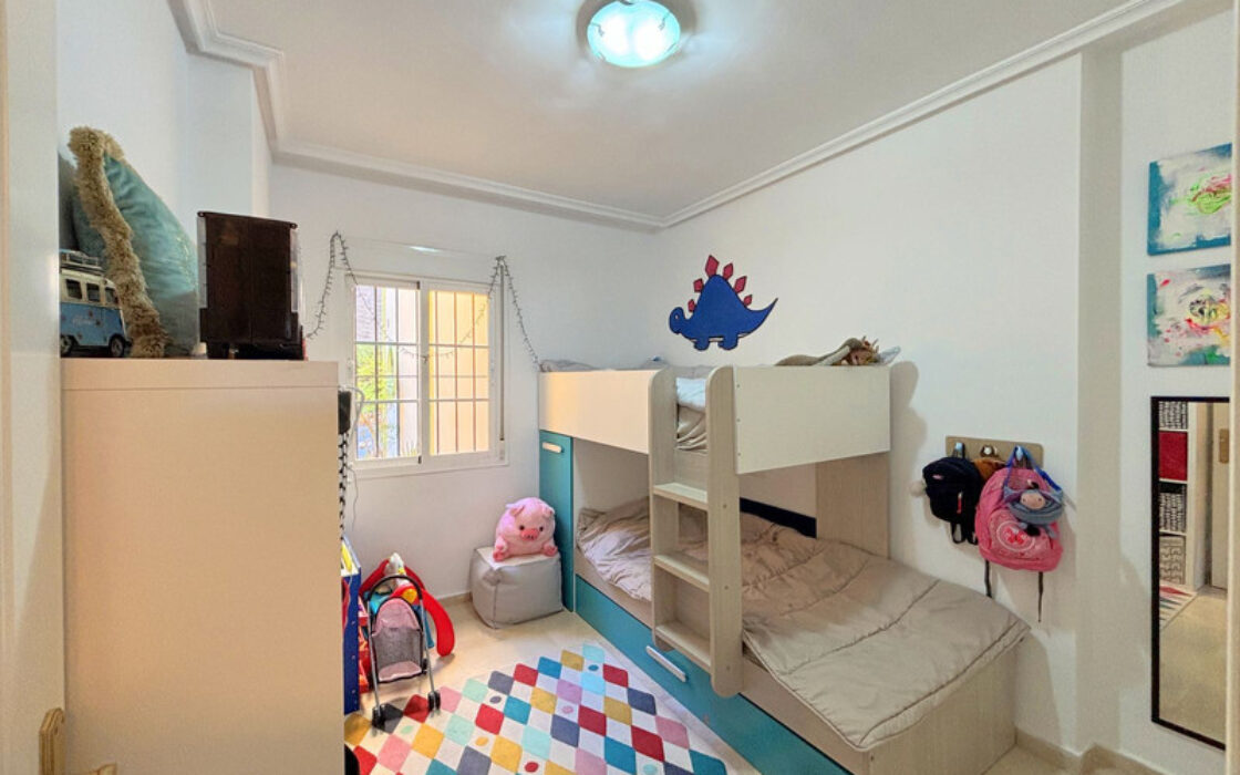 Квартира с террасой в Касаресе, 80 кв.м, вид на море