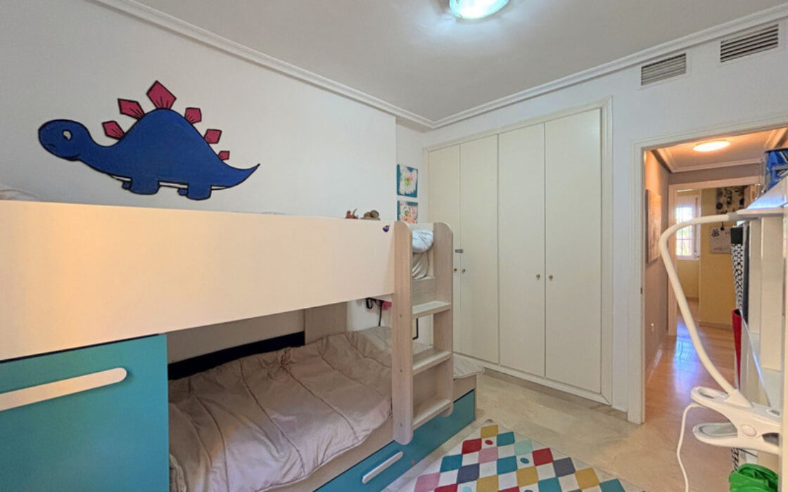 Квартира с террасой в Касаресе, 80 кв.м, вид на море