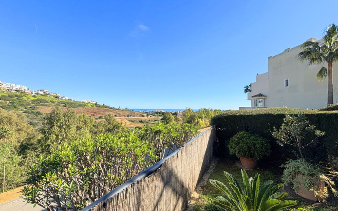 Квартира с террасой в Касаресе, 80 кв.м, вид на море