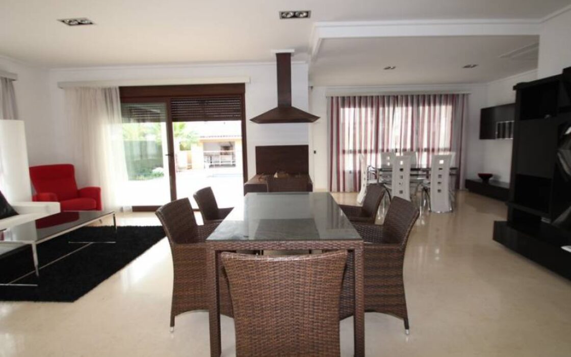 Вилла в Ориуэла Коста 477 кв.м у моря з басейном і терасою