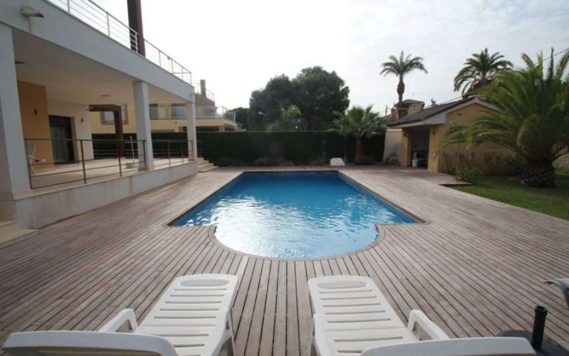 Вилла в Ориуэла Коста 477 кв.м у моря з басейном і терасою