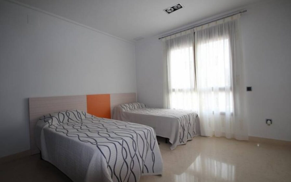 Вилла в Ориуэла Коста 477 кв.м у моря з басейном і терасою