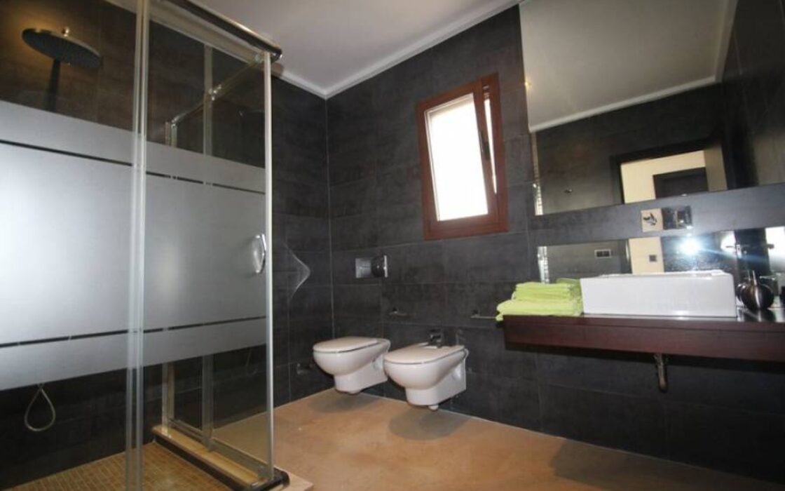 Вилла в Ориуэла Коста 477 кв.м у моря з басейном і терасою