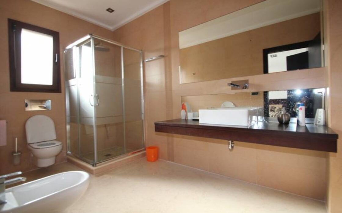 Вилла в Ориуэла Коста 477 кв.м у моря з басейном і терасою