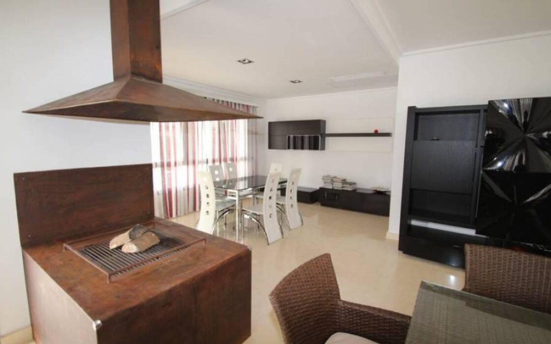 Вилла в Ориуэла Коста 477 кв.м у моря з басейном і терасою