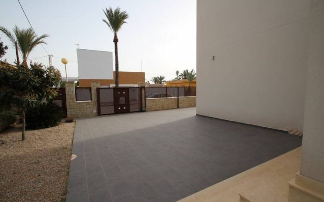 Вилла в Ориуэла Коста 477 кв.м у моря з басейном і терасою