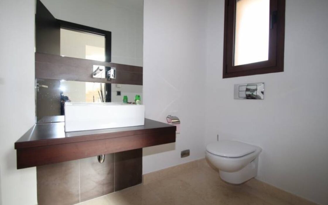 Вилла в Ориуэла Коста 477 кв.м у моря з басейном і терасою