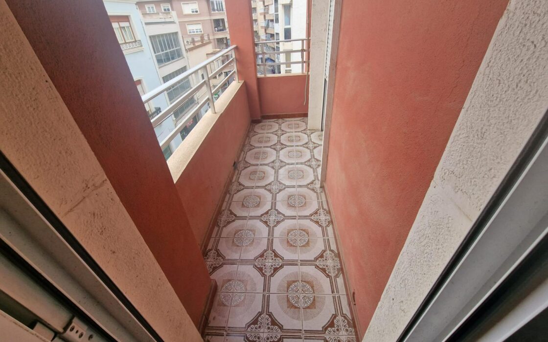 Просторные апартаменты в Торревьехе с террасой 110 кв.м