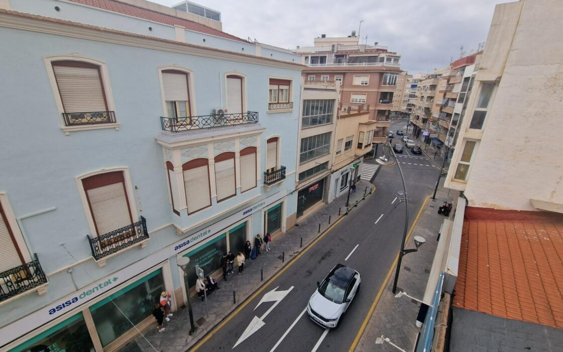 Просторные апартаменты в Торревьехе с террасой 110 кв.м