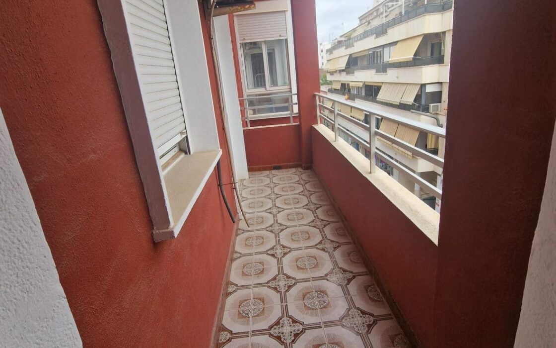 Просторные апартаменты в Торревьехе с террасой 110 кв.м