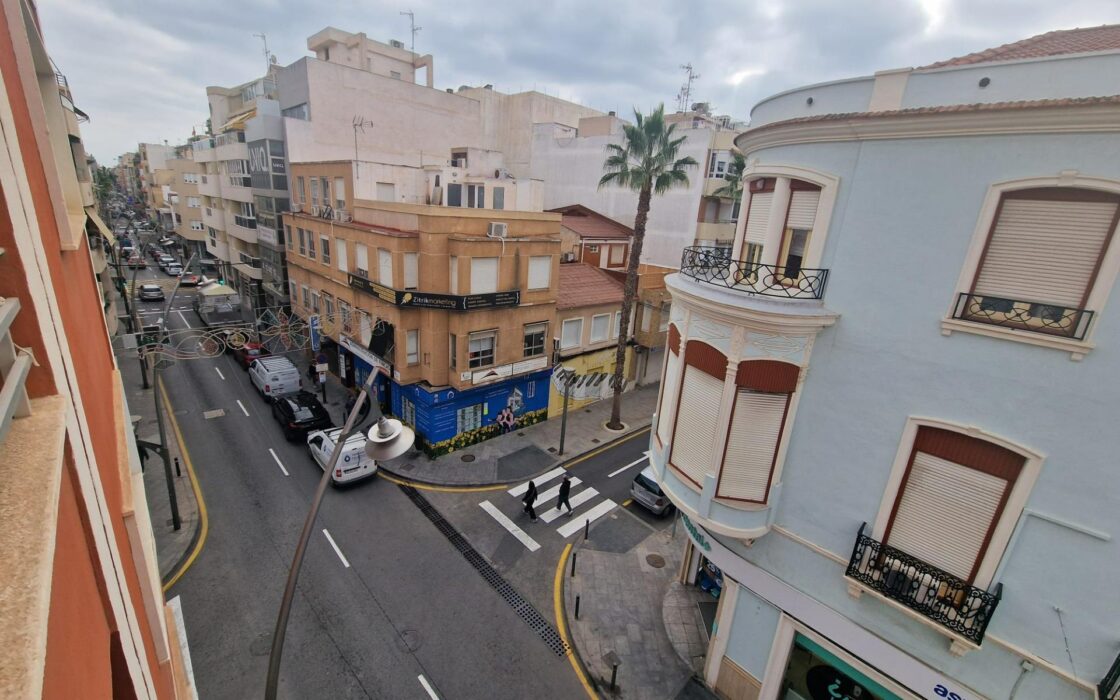 Просторные апартаменты в Торревьехе с террасой 110 кв.м