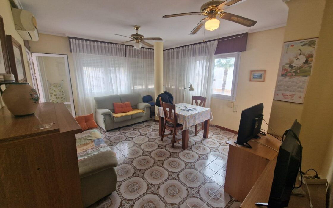 Просторные апартаменты в Торревьехе с террасой 110 кв.м