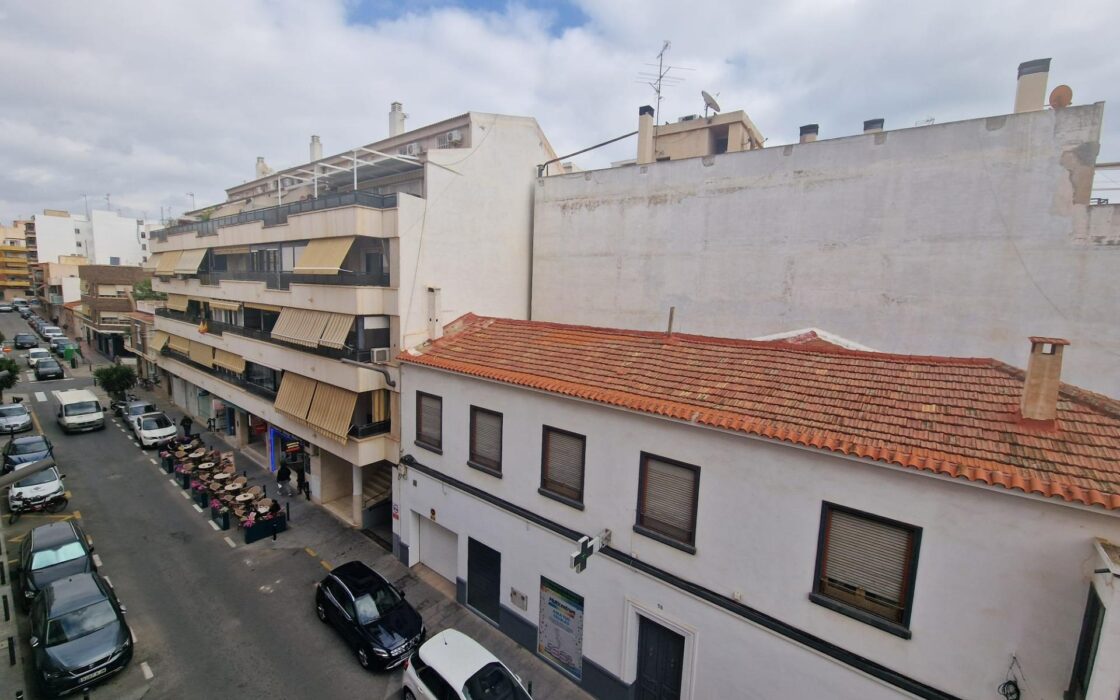 Просторные апартаменты в Торревьехе с террасой 110 кв.м