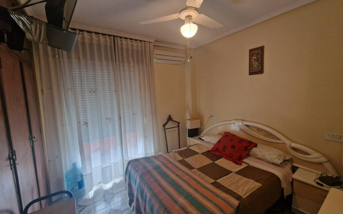 Просторные апартаменты в Торревьехе с террасой 110 кв.м