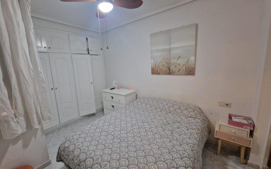 Апартамент 76 кв.м в Торревьехе у моря с террасой