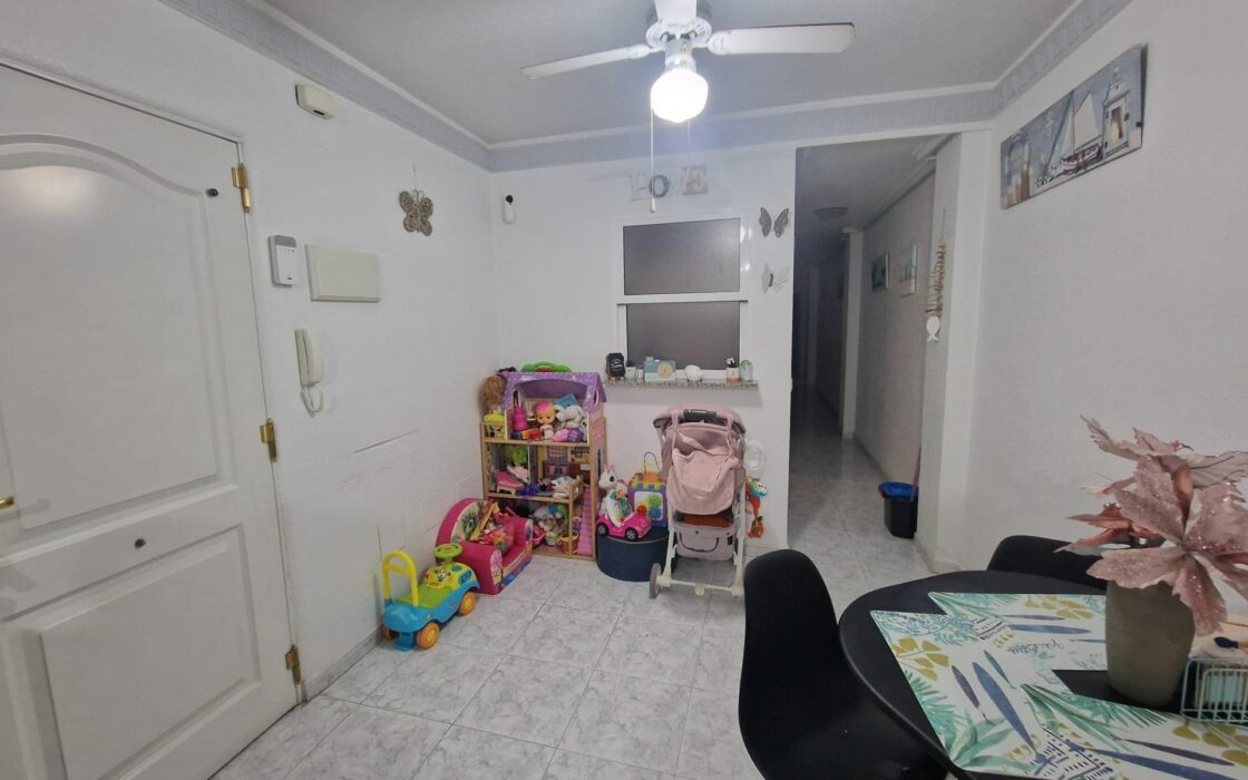 Апартамент 76 кв.м в Торревьехе у моря с террасой