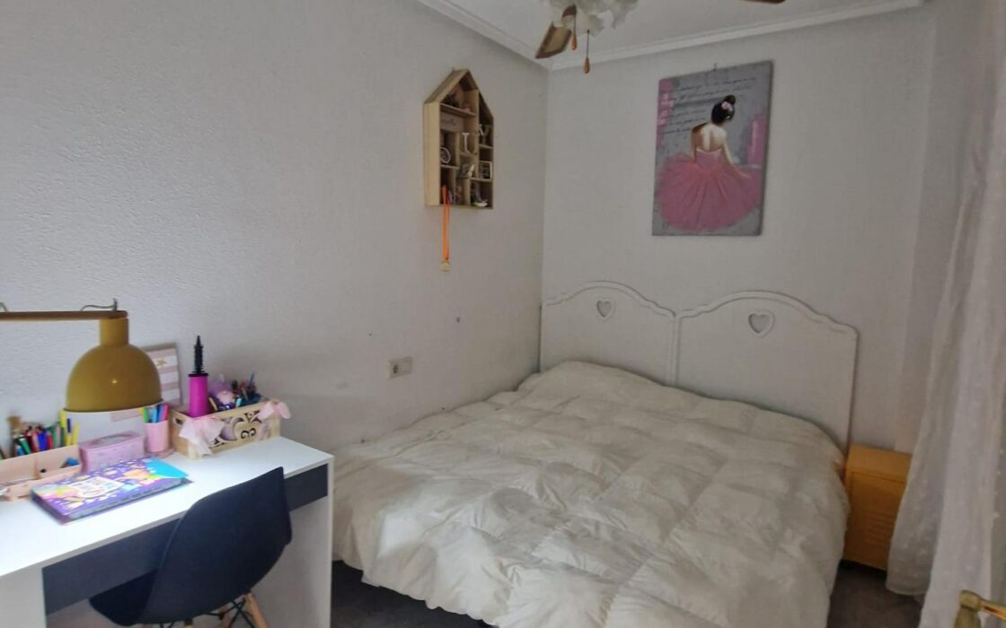 Апартамент 76 кв.м в Торревьехе у моря с террасой