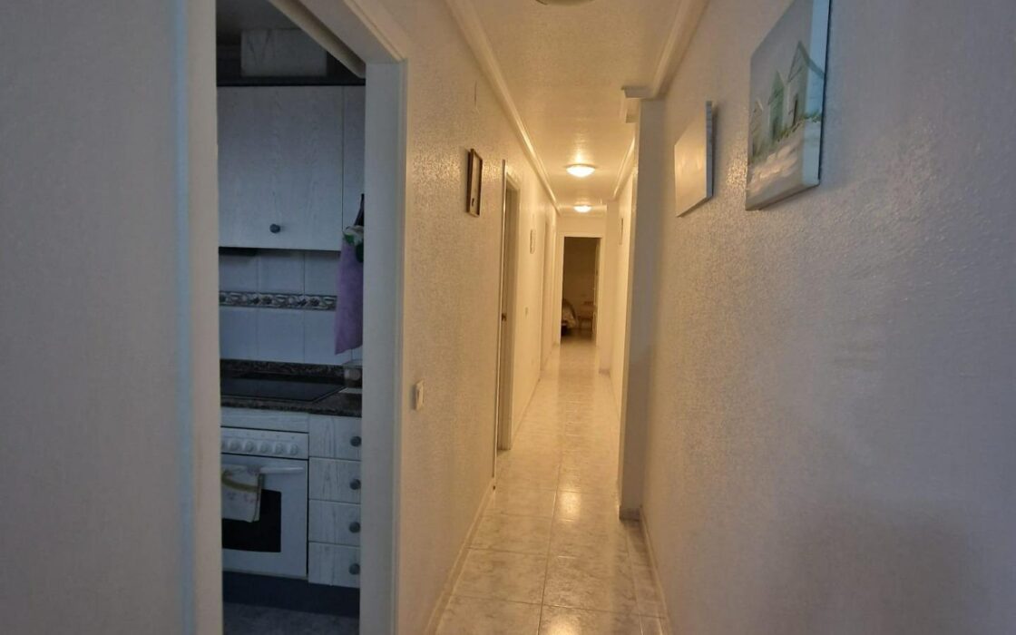 Апартамент 76 кв.м в Торревьехе у моря с террасой