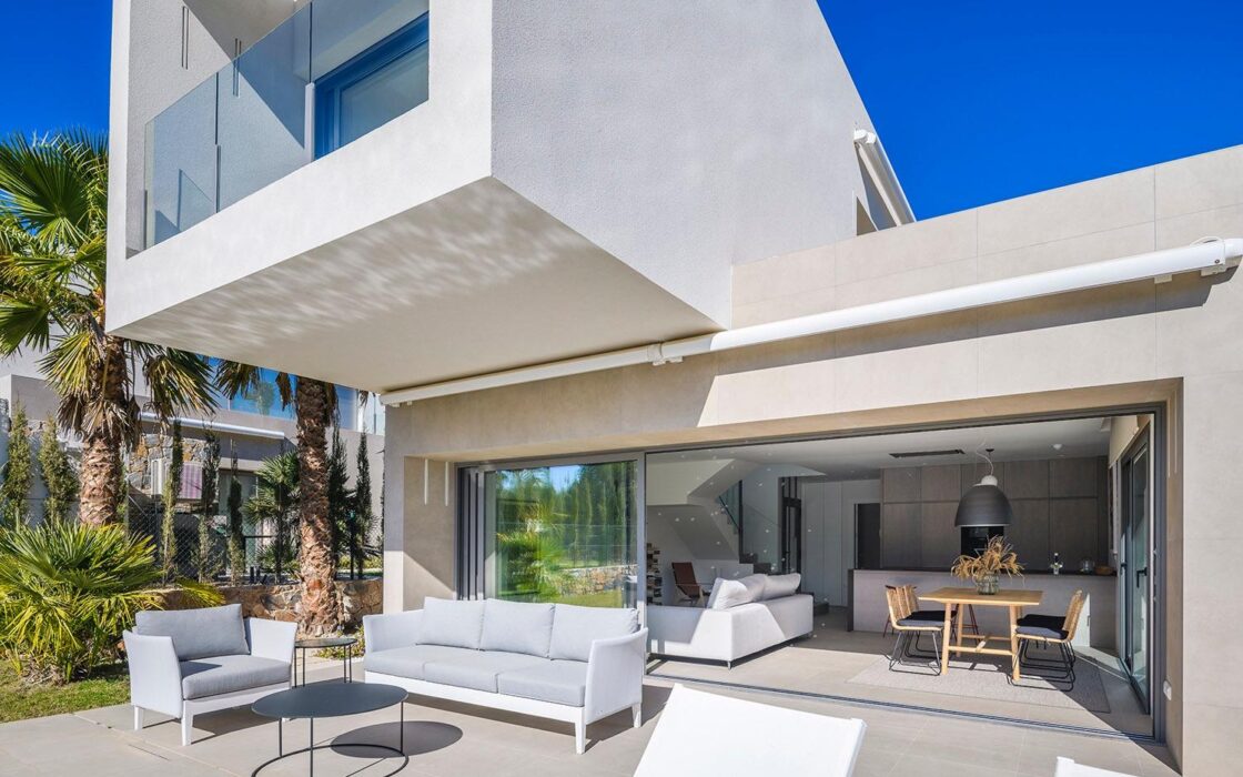 Вилла в San Miguel de Salinas з приватним басейном 134 кв.м.