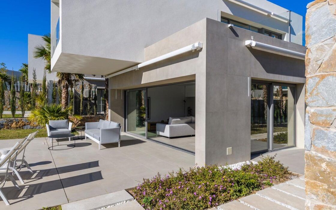 Вилла в San Miguel de Salinas з приватним басейном 134 кв.м.